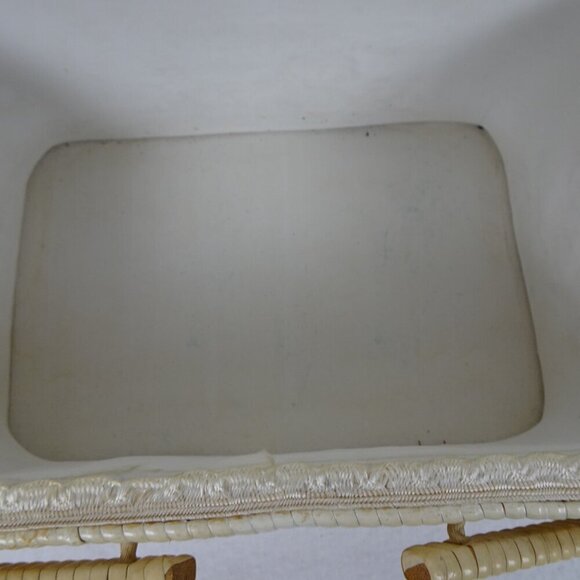Vintage Wicker Woven Sewing Box Basket Beige Tan Ratan Lined - Picture 9 of 11